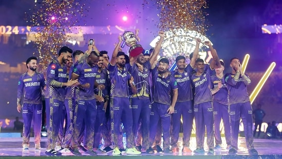 Kolkata Knight Riders' captain Shreyas Iyer along with teammates Andre Russell, Rinku Singh and others celebrate as they lift the Indian Premier League 2024 trophy(ANI)