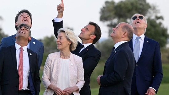 British Prime Minister Rishi Sunak, Canadian Prime Minister Justin Trudeau, President of the European Commission Ursula von der Leyen, French President Emmanuel Macron, German Chancellor Olaf Scholz and US President Joe Biden attend a skydiving demonstration at Borgo Egnazia Golf Club San Domenico during the G7 Summit(AFP)