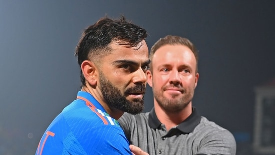 Virat Kohli with former South African cricketer AB de Villiers during the match against South Africa (X/@BCCI )