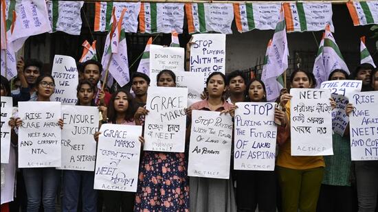 Trinamool Chhatra Parishad (TMCP), students wing of All India Trinamool Congress (TMC) supporters staged a protest against recent scam in NEET and UGC-NET exam in front of Asutosh College in Kolkata, on Saturday. (Samir Jana/ Hindustan Times)