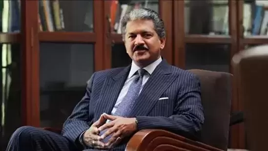 Anand Mahindra posted about a clever way to use an umbrella.(X/@anandmahindra)