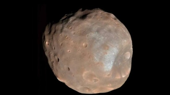 Phobos is the larger of Mars' two moons. (Instagram/@NASA)