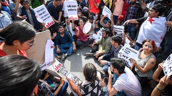 A protest outside the ministry of education over alleged irregularities in the NEET-UG exam in New Delhi (HT Photo)