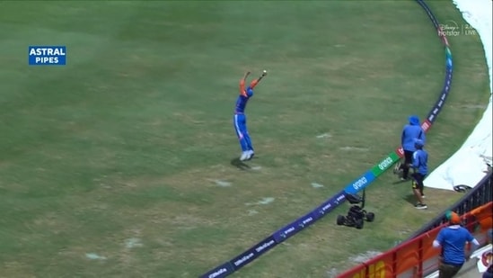 Axar Patel's stunning one-handed catch against Australia