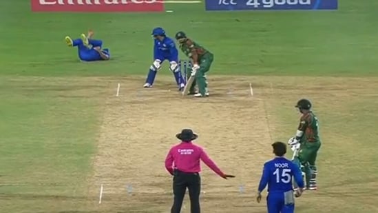 Gulbadin Naib fell to the ground suddenly in the 12th over Bangladesh's innings