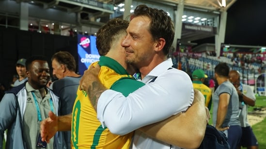 South Africa's David Miller hugs former player Dale Steyn(REUTERS)