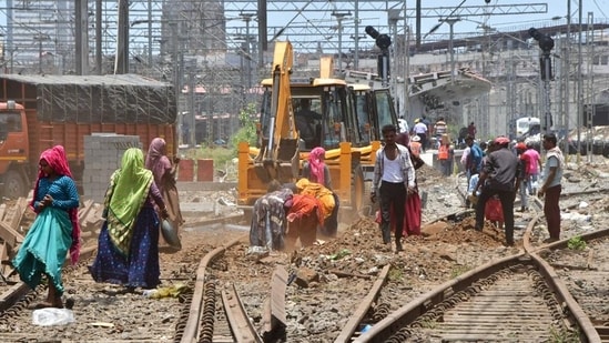 Labourers work for the extension of platforms 10 and 11 to accommodate 24-coach trains, at CSMT, during the 36-hour Mega Block by Central Railway on Saturday. (Bhushan Koyande/HT)
