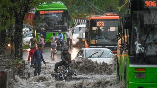 A flooded Rohtak Road in New Delhi on Friday. (Sanchit Khanna/HT Photo)