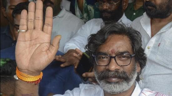Former Jharkhand chief minister and JMM leader Hemant Soren waves after being released from Birsa Munda Jail on Friday. (PTI Photo)