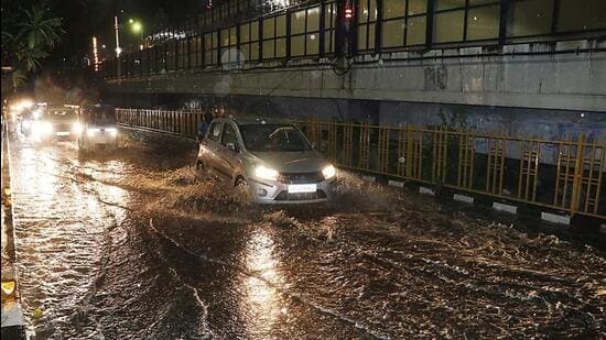 Latest news on June 28, 2024: The rain in Lucknow began around 7pm. (Hindustan)
