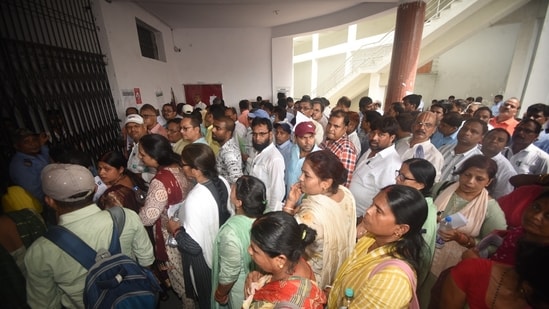 <p>Candidates wait to complete the security check and enter the exam hall to attempt the &nbsp;BPSC Headmaster exam in Patna on Friday.</p>(Santosh Kumar)