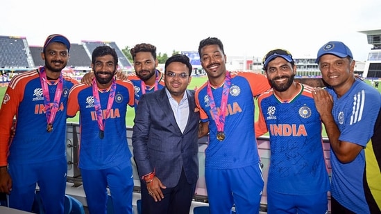 BCCI Secretary Jay Shah, India's head coach Rahul Dravid and other team members pose for a picture as they celebrate after beating South Africa by 7 runs (ANI )