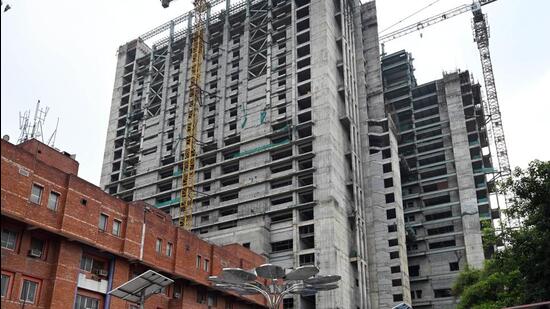 The under construction building of LNJP Hospital. (Arvind Yadav/HT Photo)