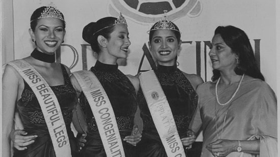 Actor Tanuja with the Femina Miss India 1996 sub contests winners Miss Beautiful Legs Jacquelyn Varghese, Miss Congeniality Shonali Rosario and Miss Catwalk Sheetal Pai. She crowned the winners in New Delhi.