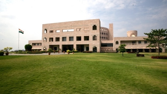 ISB has announced the launch of a 20-month Post Graduate Programme in Management for fresh graduates. Check details here. 