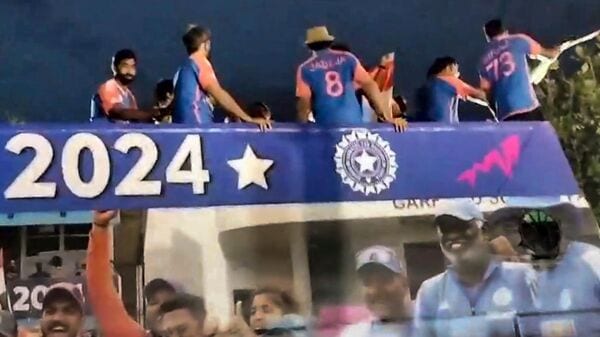 Team India T20 World Cup Celebration Live Updates: Players of the T20 World Cup-winning Indian cricket team acknowledge fans during their open bus victory parade, in Mumbai, Thursday, July 4, 2024. (PTI Photo) (PTI)