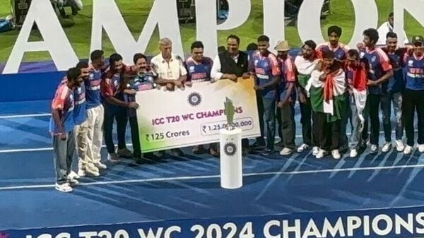 BCCI had announced a  <span class='webrupee'>₹</span>125 crore prize money for the World Cup winning team.