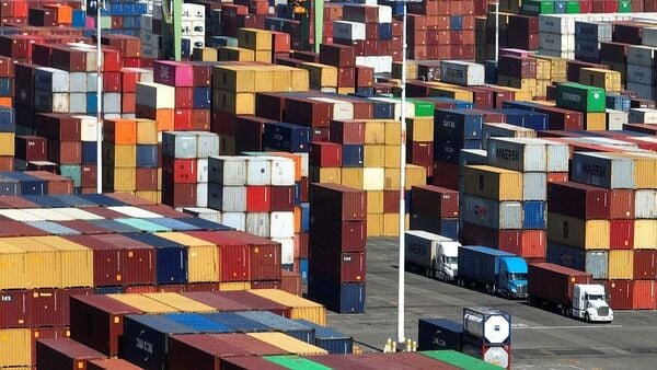 Shipping containers fill the Port of Oakland in California. Donald Trump is proposing an overhaul of U.S. tariff policy if he is re-elected. Photo: Justin Sullivan/Getty Images