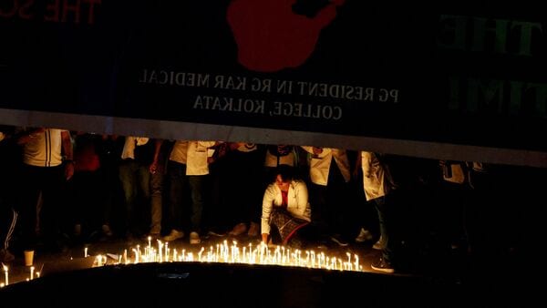 Doctors hold candles during a protest rally demanding justice following the rape and murder of a trainee medic at a hospital in Kolkata, in New Delhi, India, August 18, 2024. REUTERS/Priyanshu Singh