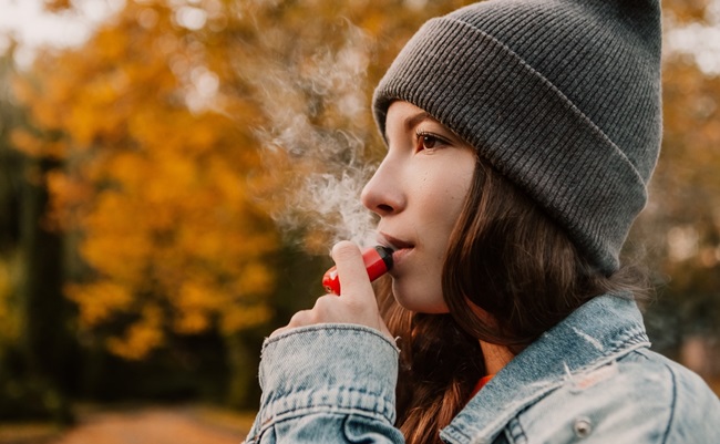 Young,Woman,Outside,Autumn,Park,Fall,And,Smoking,Tobacco,Device