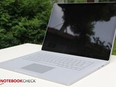 Optisch ist das Microsoft Surface Book 3 auch 4 Jahre nach Markteinführung noch ein Hingucker (Bildquelle: Christian Hintze)