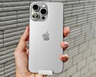 Das iPhone 16 Pro Max soll noch größer als das abgebildete iPhone 15 Pro Max werden. (Bild: Thai Nguyen)