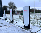 Schwerere V4-Supercharger-Kabel können auf den Boden fallen (Bild: Teslaway/X)