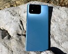 Das Asus Zenfone 11 Ultra ist gegenüber dem Vorgänger kräftig gewachsen.