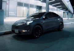 Das Tesla Model Y kommt selbst bei warmen Temperaturen nicht auf seine beworbene Reichweite (Bild: Kevin Bonilla)