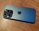 Per Umweg über Amazon Italien kann das Apple iPhone 15 Pro heute günstig bestellt werden (Bild: Florian Schmitt)