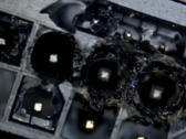 Ausmaß der Zerstörung: Eine fehlerhafte Steckverbindung sorgte bei dieser RTX 4090 zu einem verschmorten Power-Connector. (Bild: youtube.com/@NorthridgeFix) 