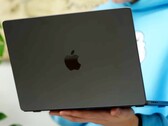 Das MacBook Pro mit Apple M4 ist in Russland bereits im Umlauf. (Bildquelle: Romancev768, YouTube)