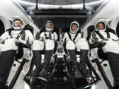  NASA-Astronauten Jeanette Epps, Missionsleiterin; Matthew Dominick, Kommandant; Michael Barratt, Pilot; Roskosmos-Kosmonaut Alexander Grebenkin, Missionsleiter - von rechts nach links (Bildquelle: SpaceX)