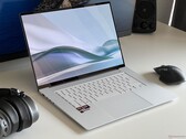 Test Asus ZenBook S 16 OLED Laptop: Premiere für Ryzen AI 9 365 und Radeon 880M