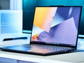 Das Lenovo Yoga Pro 9 ist ein 16 Zoll großer Multimedia-Laptop mit RTX 4060 und superhellem Mini-LED-Display (Bildquelle: Alex Wätzel)