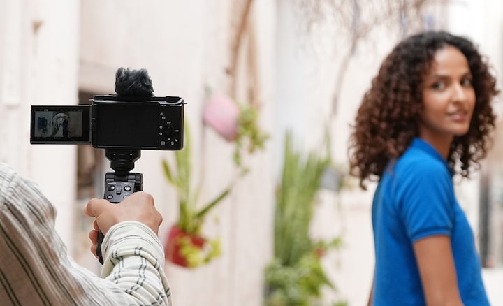 Usage image of a man holding the camera to shoot a female model