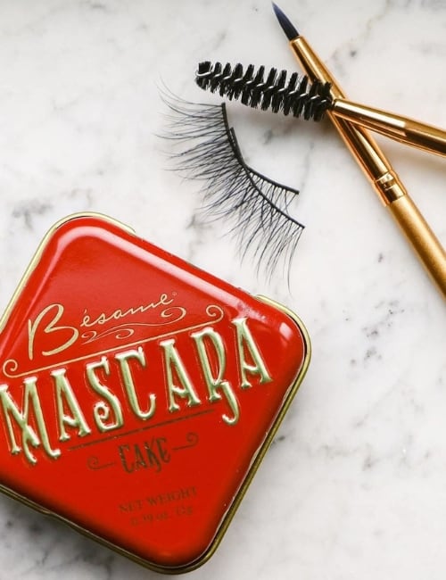 Zero Waste Mascara: 9 Brands For Sustainably Bold And Beautiful Lashes Image by Besame Cosmetics #zerowastemascara #zerowastemascarabrands #bestzerowastemascara #plasticfreemascara #ecofriendlymascara #sustainablejungle