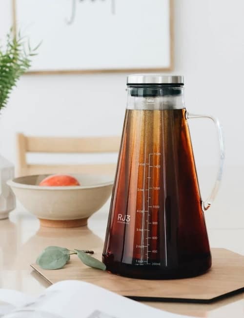 13 Plastic-Free Coffee Makers For A Healthy, Home Brew Images by Ovalware #plasticfreecoffeemaker #nontoxiccoffeemakers #noplasticcoffeemakers #bestplasticfreecoffeemakers #plasticfreedripcoffeemakers #sustainablejungle