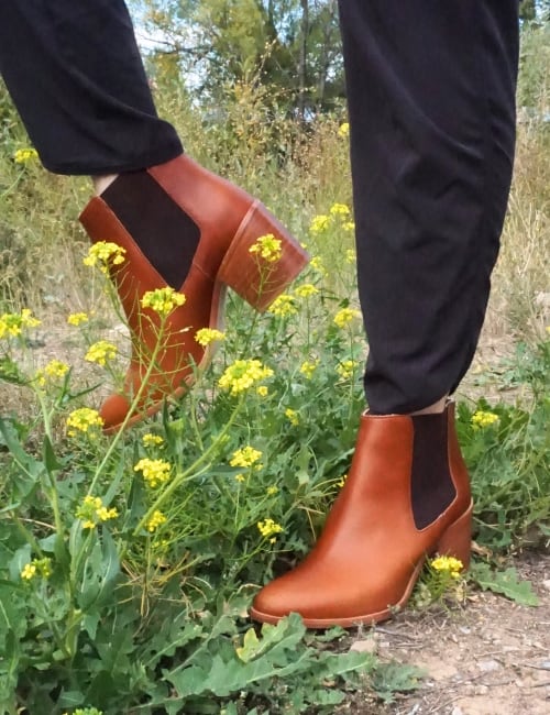 9 Ethical & Sustainable Boots That Are Good For Earth and Your “Sole” Image by Sustainable Jungle #sustainableboots #sustainablechelseaboots #sustainableleatherboots #sustainableveganboots #ethicalboots #sustainablejungle