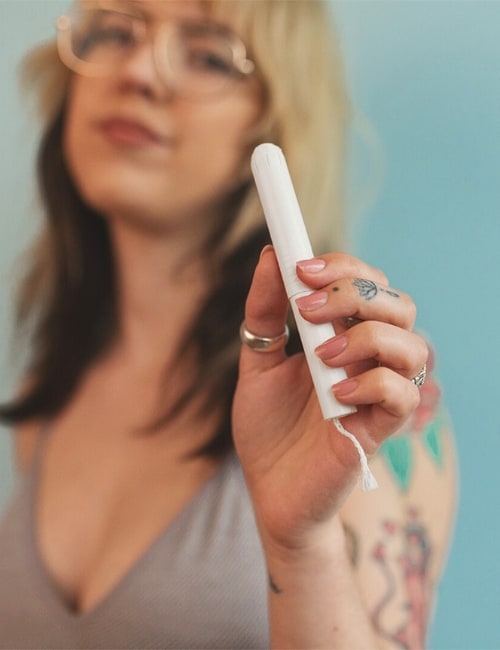 11 Natural & Organic Tampons For A Chemical-Free Flow Image by Natracare #organictampons #bestorganictampons #organicottontampons #coraorganictampons #whyorganictampons #naturalorganictampons #sustainablejungle