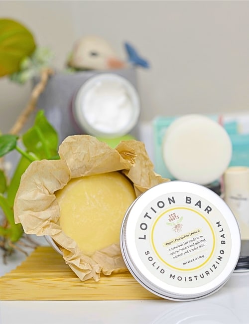 7 Solid Lotion Bars For Zero Waste & Zero Dry Skin Image by Sustainable Jungle #lotionbar #lotionbarrecipe #barlotion #solidlotion #bestsolidlotionbar #solidlotionbars #zerowastelotionbar #sustainablejungle