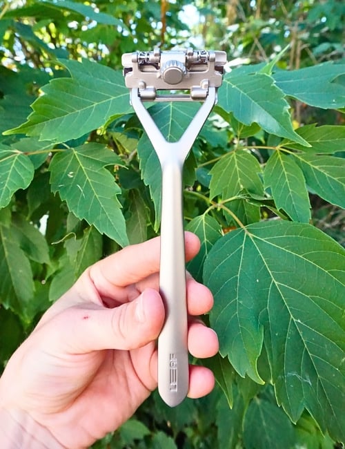 9 Reusable & Zero Waste Razors S(h)aving The Earth Image by Sustainable Jungle #zerowasterazor #zerowastesafetyrazors #zerowasteshaving #bestreusablerazors #reusablesafetyrazors #sustainablejungle