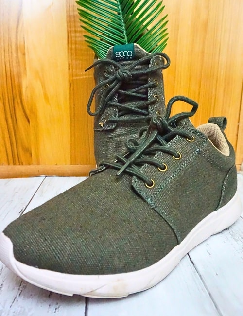 7 Sustainable Hiking Boots & Shoes: Reduce Your Carbon Footprint With Every Step Image by Sustainable Jungle #sustainablehikingboots #sustainablehikingshoes #ecofriendlyhikingboots #ecofriendlyhikingshoes #sustainablewaterproofhikingboots #bestsustainablehikingboots #sustainablejungle