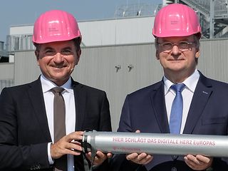 Dr. Ferri Abolhassan and Minister President Dr. Reiner Haseloff with the time capsule