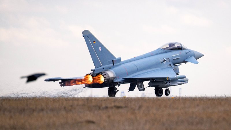 05 December 2023, Romania, Constanta: A German Eurofighter takes off from Mihail Kogalniceanu airfield near Constanta (Romania). The German Air Force is currently supporting NATO member Romania with Eurofighter combat aircraft and a defense system against small unmanned aerial vehicles in the NATO program "Enhanced Air Policing South". The Bundeswehr contingent consists of a total of 150 soldiers.