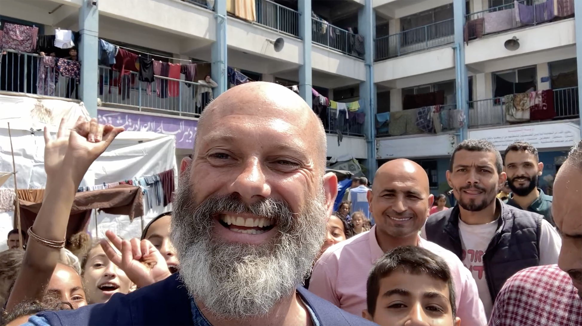 Matthew Hollingworth taking a selfie with displaced Gazan families