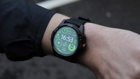 mobvoi-ticwatch-atlas-review-on-wrist